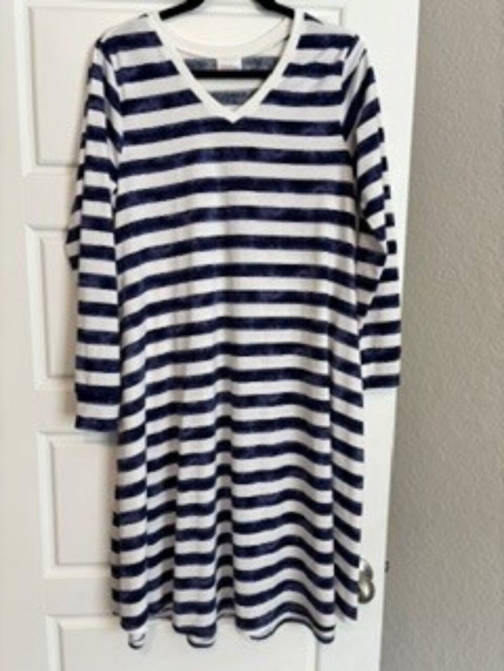 LuLaRoe Emily Dress  – Size M  Description: LuLaRoe Emily dr